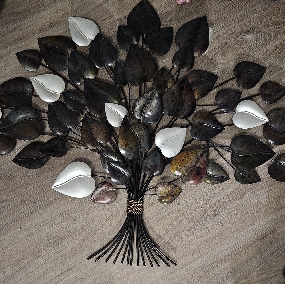 Artistic Metal Leaf Wall Sculpture ... Needs Extra Postage Due To Size